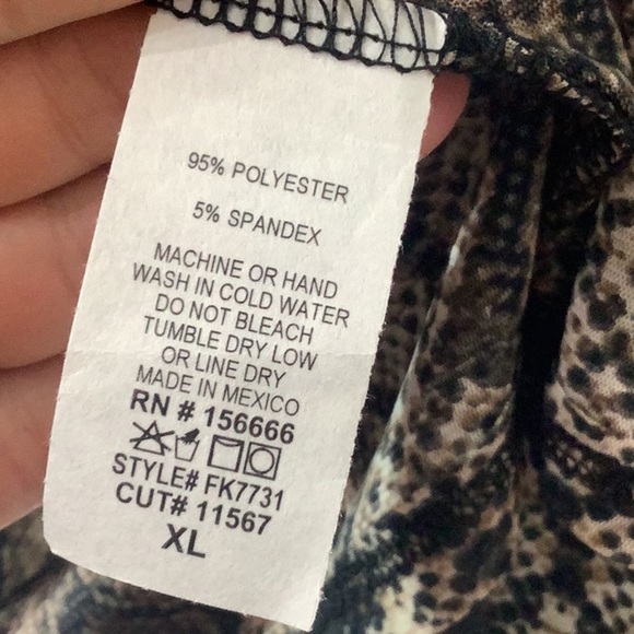 Free Kisses NEW - Sz XL - Reptile Pattern transparent Long Sleeve Top - Picture 7 of 7